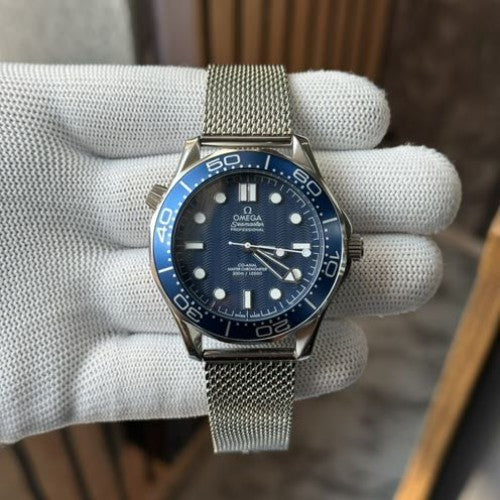 OME G A SEAMASTER JAMES BOND 60th ANNIVERSERY 42 MM BLUE DOT DIAL