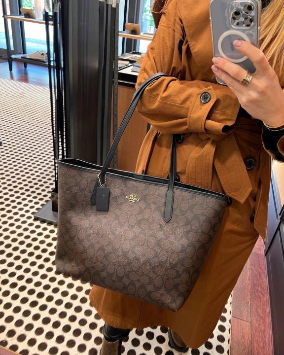 COAC H CITY TOTE WITH DUST COVER watchlady