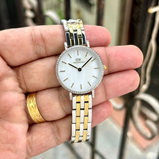 dw for her watchlady